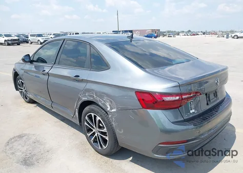 2024 Volkswagen Jetta 1.5T Sport z USA, uszkodzony, nr VIN 3VWBM7BU6RM061849